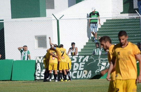  Flandria le ganó a Estudiantes en San Luis y lo puso en situación complicada.