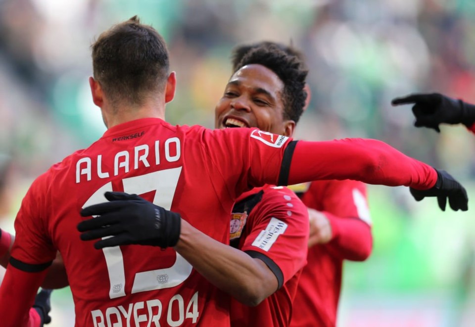 Con un gol y una asistencia de Lucas Alario, Bayer Leverkusen le ganó 2-1 como visitante al Wolfsburgo.