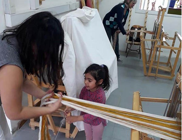 El oficio de Artesano Textil integra la propuesta de la EMA de Trelew.