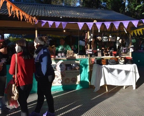 Artesanos de todo el país expondrán en la Feria de la ciudad de Trelew.