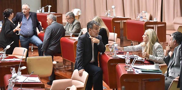 Tarde larga. Los legisladores dieron sus argumentos a favor y en contra del Pacto Fiscal, que finalmente fue ratificado por la Cámara.