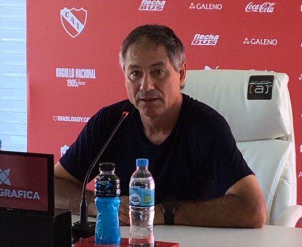 Holan habló sobre los jugadores que se fueron de Independiente y 'dispararon' contra él. 