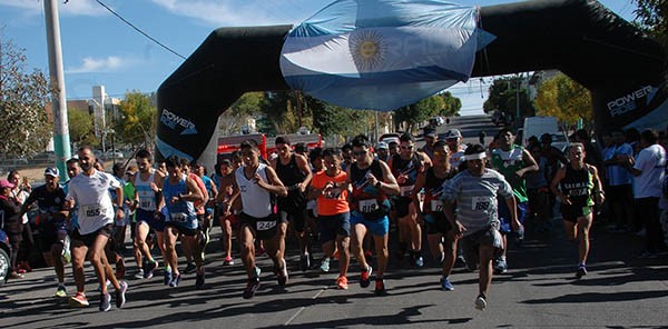 Un buen número de competidores, que rondó los 150,  participó ayer en Trelew la edición inaugural de la corrida “Esperando el 2 de Abril”.