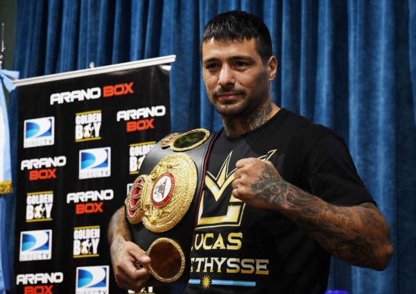 Matthysse dio una conferencia de prensa en el salón "Hugo del Carril" de UTHGRA antes de partir a Malasia.