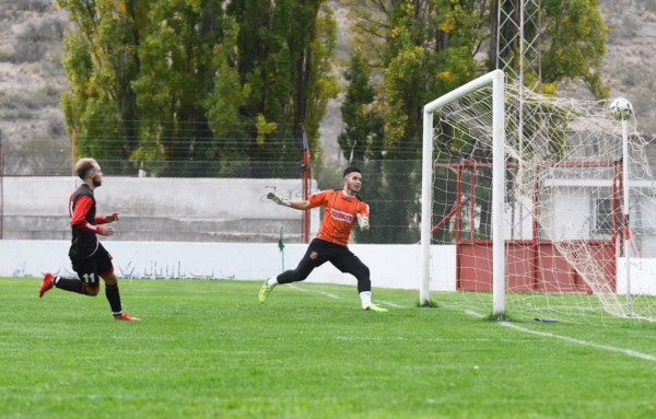 Mariano Fernández decreta la victoria de Gaiman FC ante Mar-Che.
