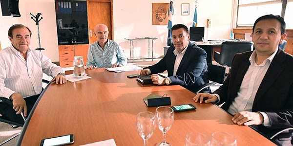 Juntos. Desde la izquierda, Tarrío, Garzonio, Sardá y Maderna, durante la visita al Ministerio en Rawson. 