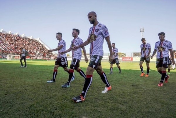 Chacarita se despide hoy de la SUperliga ante San Martín de San Juan.