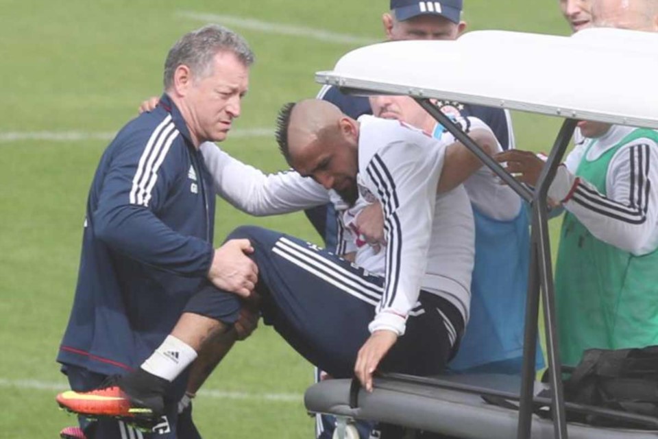 Arturo Vidal sufrió una lesión en la práctica y tuvo que ser operado.