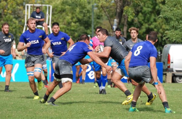 Gonzalo Hughes en acción, en el amistoso del miércoles contra Argentina XV.