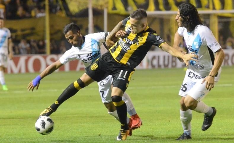 Olimpo juega en bahía Blanca ante San Martín con la obligación de ganar.