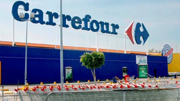 Carrefour se "compromete a preservar los puestos de trabajo y solamente se realizarán acuerdos voluntarios con aquellos trabajadores que así lo deseen".