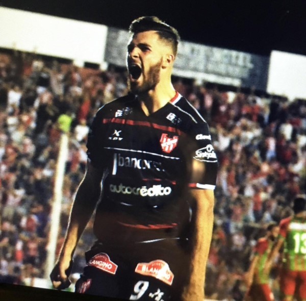 Castelli lo empató en el minuto 90.