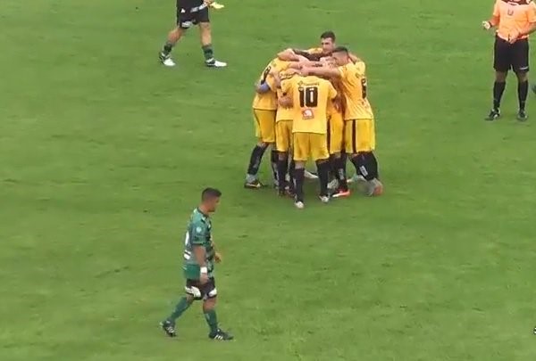 Flandria se llevó los tres puntos de Mataderos.
