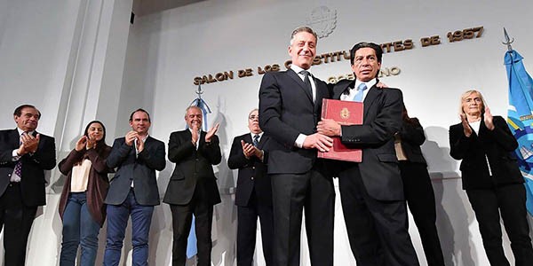 Walter Toro asumió y el gobernador destacó la importancia de la carrera en la administración pública.