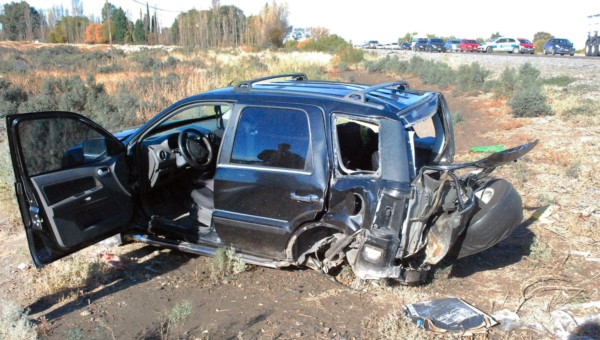 La Ecosport quedó en la banquina y con el tren posterior destrozado