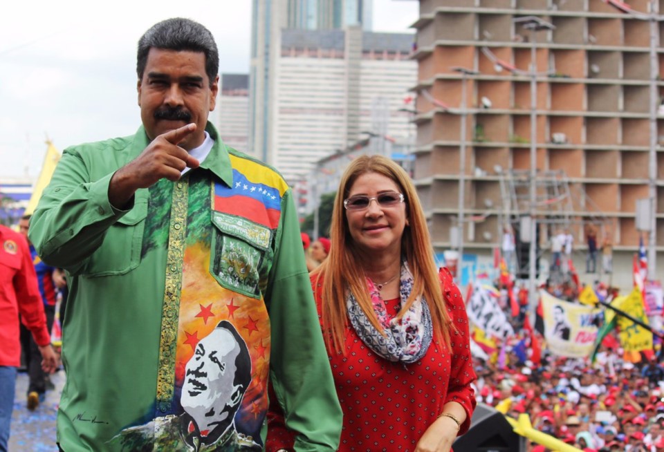 "Vamos a ganar porque Venezuela necesita abrir los horizontes para un futuro próspero", dijo Maduro en el acto.