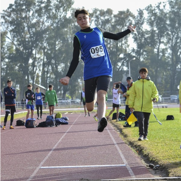El atletismo chubutense continúa sumando medallas en Neuquén.