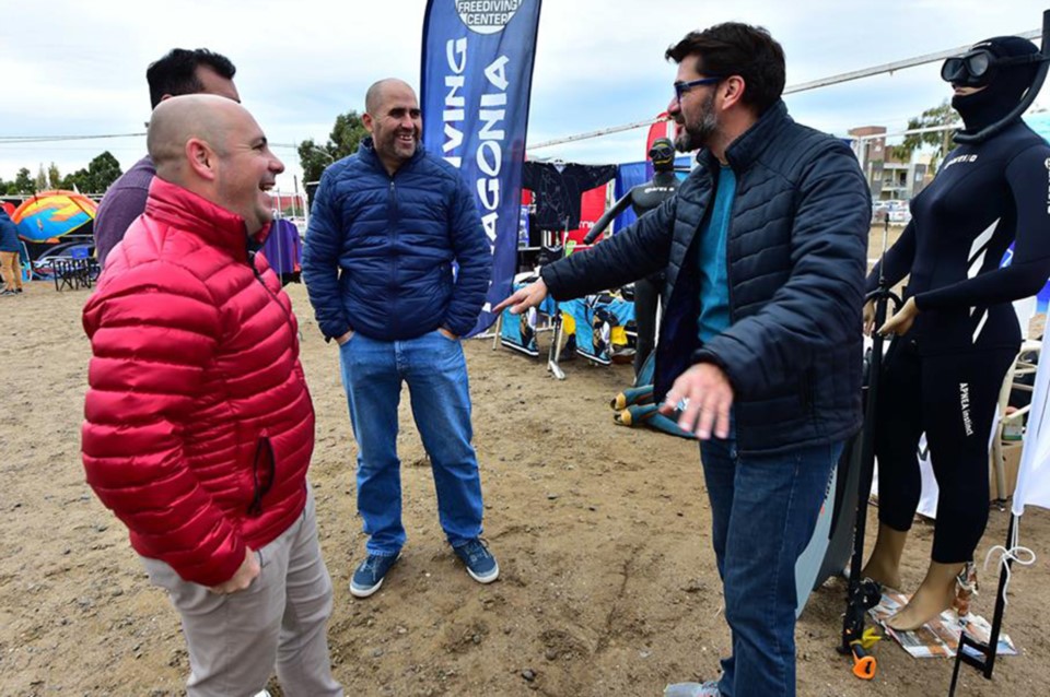 El intendente de Puerto Madryn, Ricardo Sastre, visitó ayer la “Expo Deportes” en el inicio del evento.