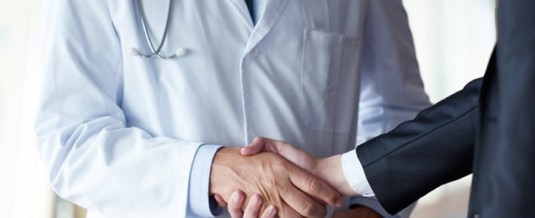 Distribuidores de productos médicos deberán "blanquear" los bienes o beneficios que entreguen a los médicos.