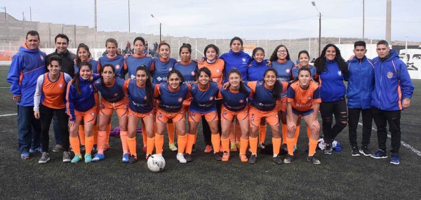 El plantel de J.J. Moreno, que logró interrumpir una sucesión de tres años consecutivos de títulos de Barraca Central y Alumni en el fútbol femenino de la Liga del Valle.