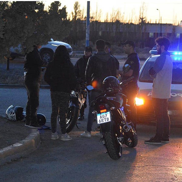 Los jóvenes habían salido a pasear por las afueras de la ciudad.