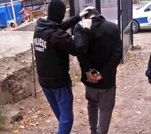 Preso. El segundo detenido era trasladado al COSE. Tiene 17 años.
