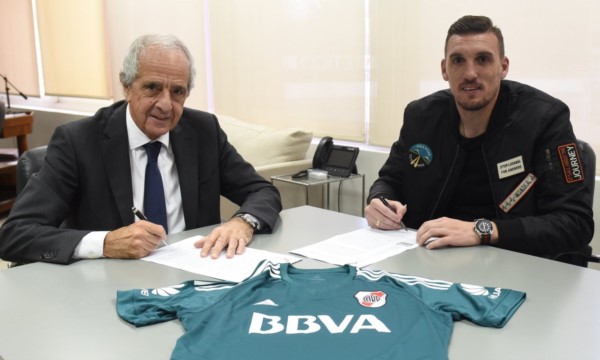 D'Onofrio se reunió con Armani y se acordó la extensión del contrato del arquero.