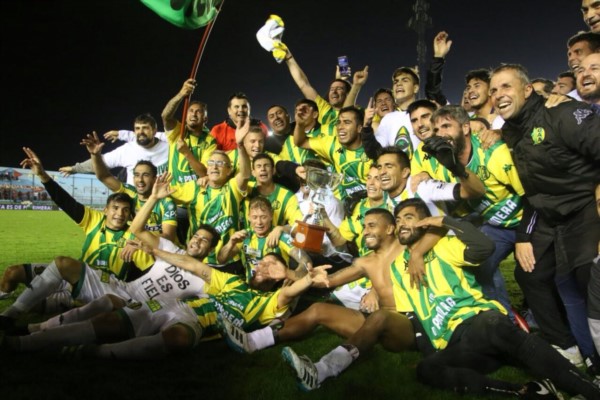 El festejo de Aldosivi en Sarandí por el regreso a Primera.