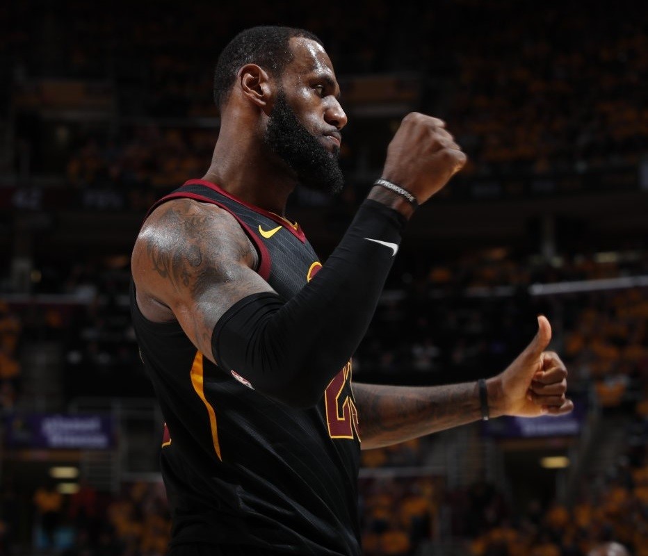 Los Cavaliers aplastan a los Raptors 128-93 y avanzan a la final del Este. Nuevamente LeBron ejerció de bestia con 29 puntos, 11 asistencias y 8 rebotes.