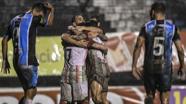 Agropecuario dio la sorpresa y eliminó a Almagro por el segundo ascenso a la Superliga.