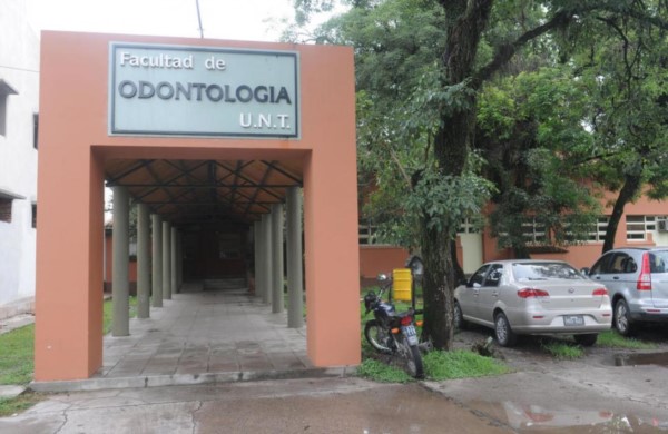 Un profesor de la facultad de Odontología de la Universidad Nacional de Tucumán (UNT) fue denunciado por acoso y discriminación a las mujeres.