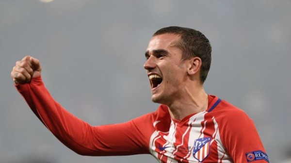 Griezmann, figura del elenco "Colchonero", parecía mudarse al Barcelona, pero anunció que se queda.