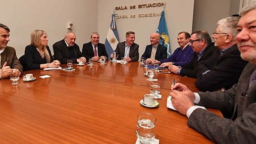 Transparentar. A pedido de los diputados de la oposición, se dio el encuentro con el gobernador, la principal autoridad del Banco del Chubut y el equipo económico.