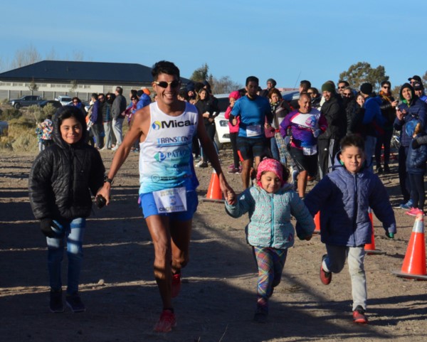 Gerardo Haro cruzó la meta en primer lugar, como siempre, con sus hijos.