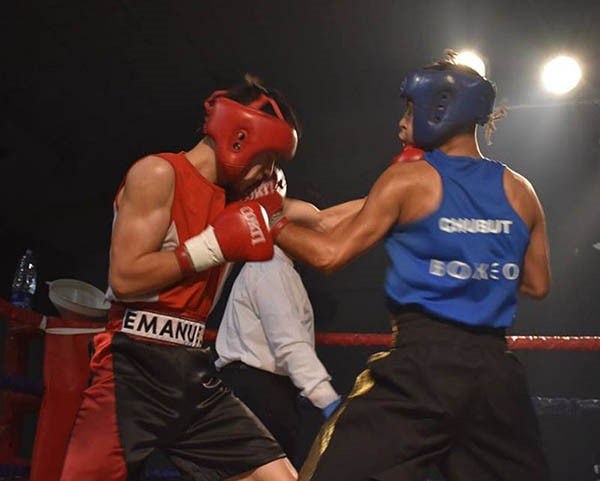 El Gimnasio Municipal N° 2 de Puerto Madryn fue sede de la cuarta fecha del torneo Regional de los barrios.