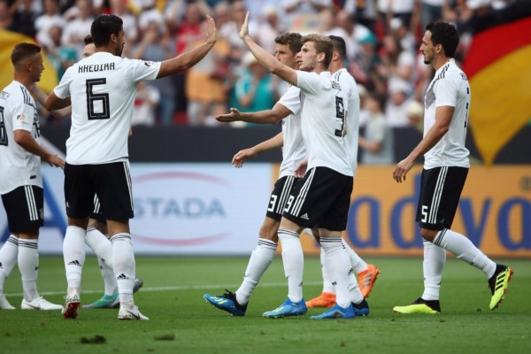 Alemania volvió a festejar pero dejó muchas dudas. Arabia se perdió el empate en el último minuto.