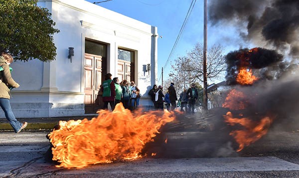 El acta policial menciona que la puerta fue rota de un puntapié y asegura que en el lugar estaba Goodman y miembros del sector de ATE de Quiroga.
