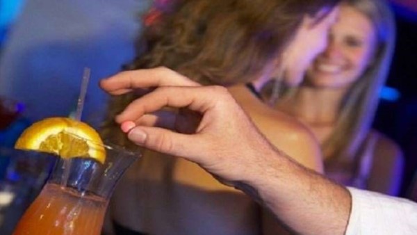 "Era noche de barra libre y ella tomó una bebida de las que estaban previamente servidas. Al rato se sintió mareada y perdió el conocimiento". (Archivo)