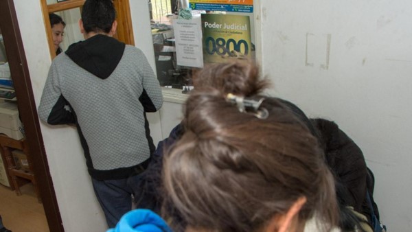 Documentación. Los vecinos acercan los requisitos al municipio.