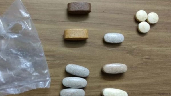 Las pastillas están consideradas ilegales ya que no las produce ningún laboratorio de droga legalizado. 