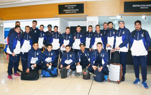 El plantel de Guillermo Brown partió ayer desde el aeropuerto de Trelew, en busca de la clasificación.