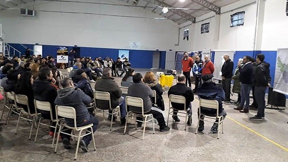 Interés. Una postal de la concurrencia de los vecinos para informarse más sobre la actividad minera.