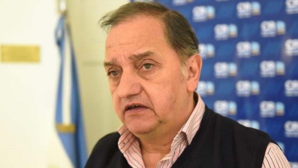 Queja. El intendente Linares deslizó molestia por los atrasos.