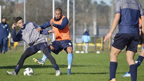 Los suplentes de la “Banda”, que anteayer perdió ante Tigre por Copa Argentina, jugaron ante Temperley.