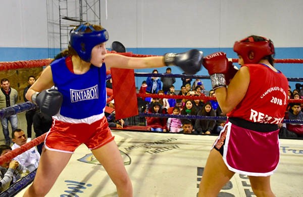 El pasado viernes, el Gimnasio Municipal N° 2 de Trelew fue sede de una nueva fecha del Boxeo de los Barrios.