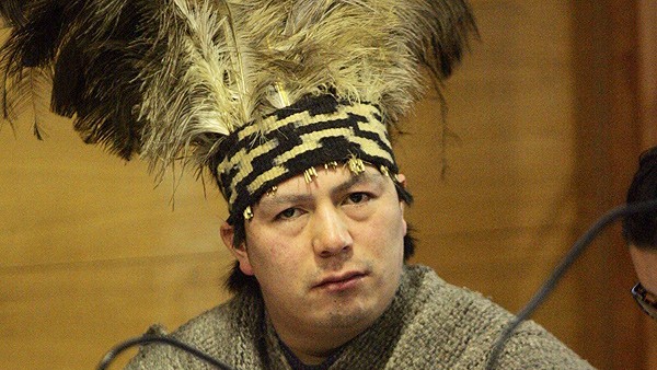 Después de protagonizar extensas huelgas de hambre, el "machi" Celestino Córdova tuvo permiso para salir de la cárcel y renovar su espiritualidad.