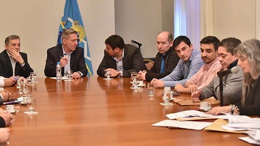 Anuncio. Una postal del acto en la Sala de Situación donde se informó sobre el incremento del auxilio. 