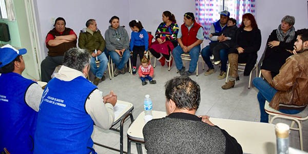 Cuidado. Un grupo de vecinos participó de una charla que brindó el municpio para prevenir intoxicaciones.