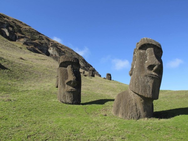 Nueva ley chilena limita visitas de turistas a Isla de Pascua sólo 30 días.