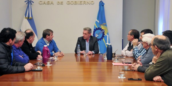 La emisión de los títulos para el pago a los proveedores fue uno de los temas principales del encuentro.